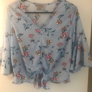 Passport light blue floral front tie top NWT M